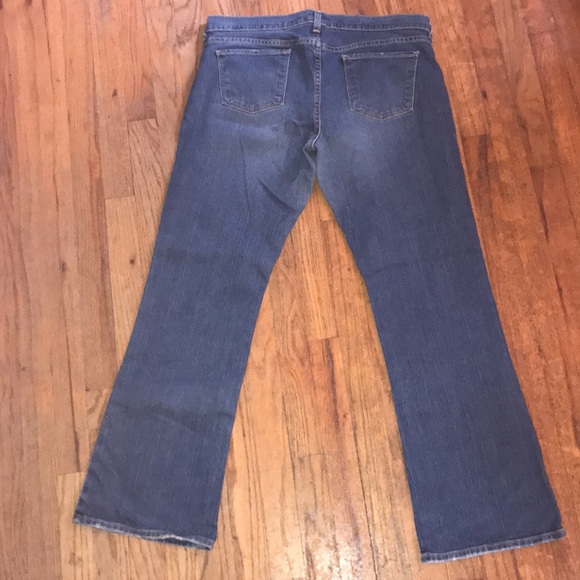 Old Navy Boot Cut Low Waist Regular Jeans - Picture 4 of 6